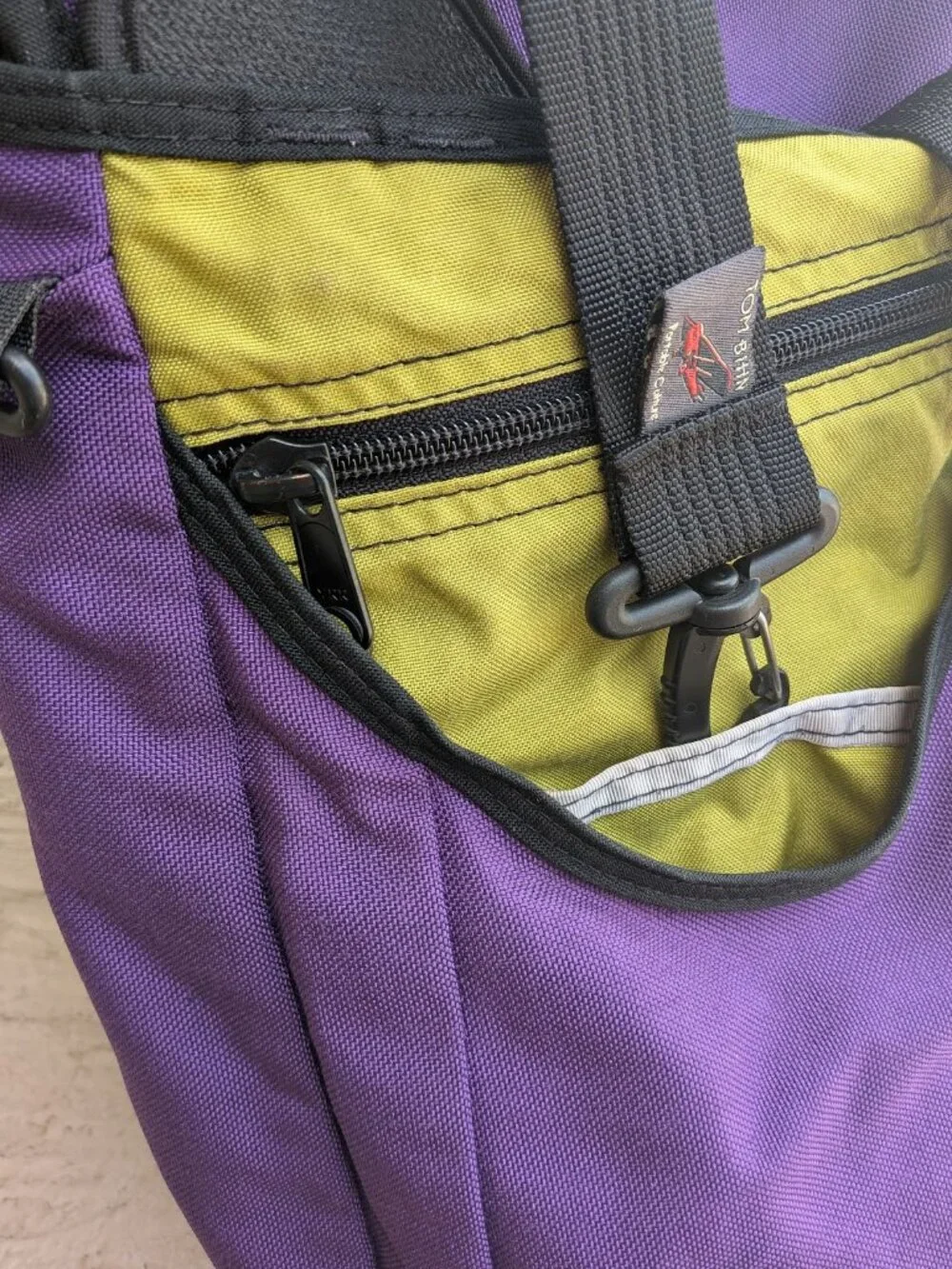 TOM BIHN Ristretto 13 (Rare/Retired) Plum & Wasabi Cordura -- EDC Messenger bag. - Picture 1 of 6